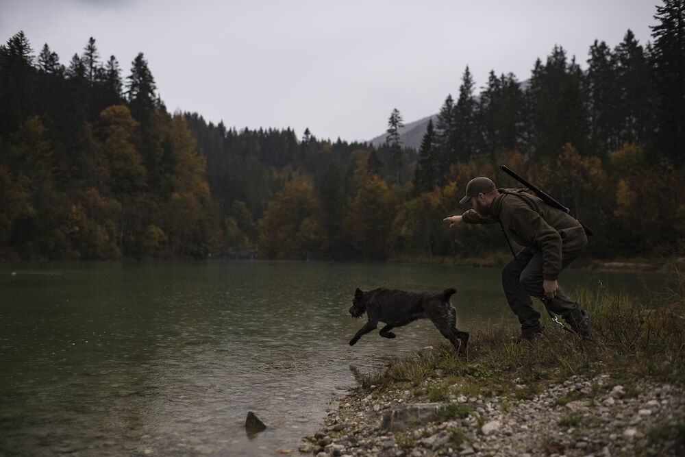 SPODNIE DEERHUNTER STRIKE 3989 - Głęboka Zieleń - Podczas aportowania z psem