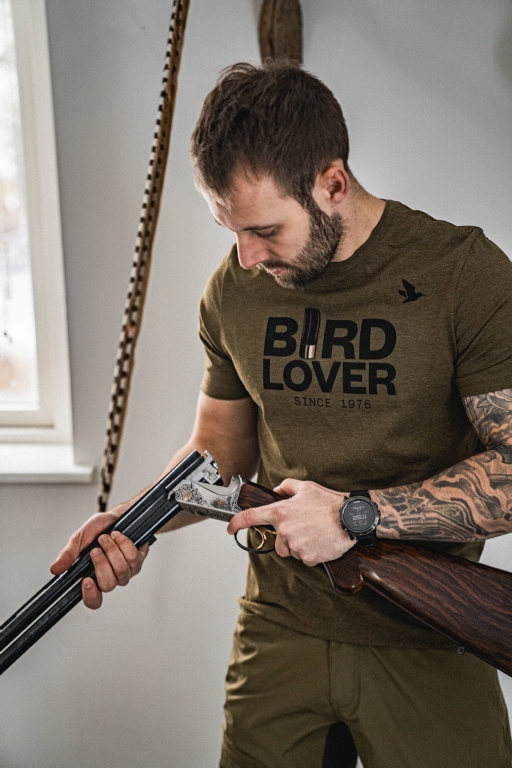 T-SHIRT SEELAND BIRD LOVER - Dark Olive Melange - Podczas czyszczeniu sprzętu v2