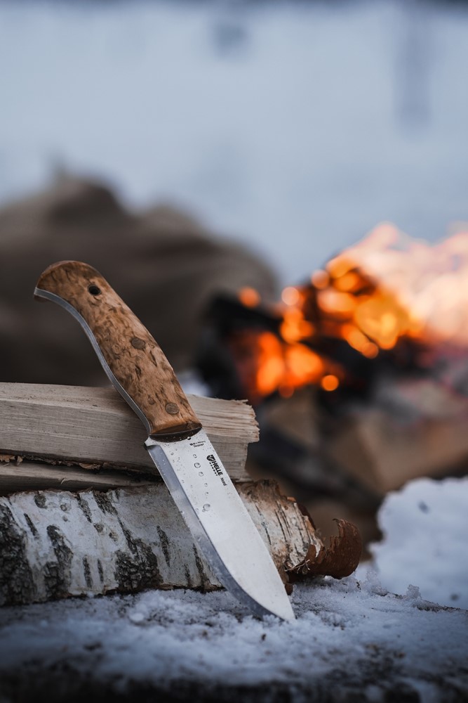 Nóż HELLE NORD- Na tle ogniska