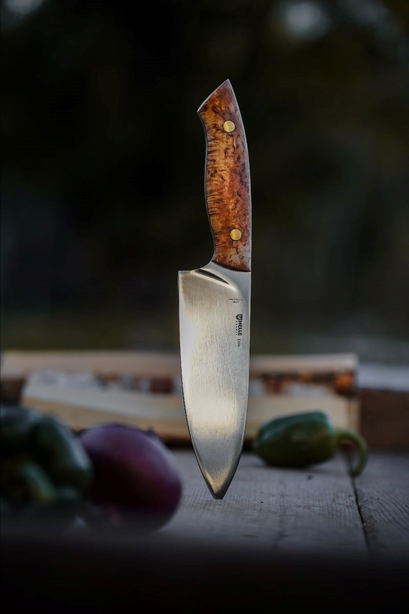 Nóż kuchenny HELLE DELE - Wbity w deskę