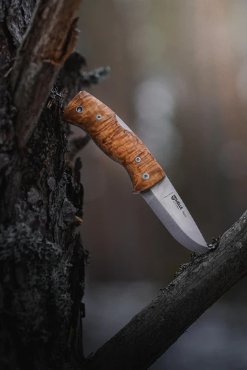 Nóż HELLE NIPA - Sandvik 12C27 - Otoczenie leśne